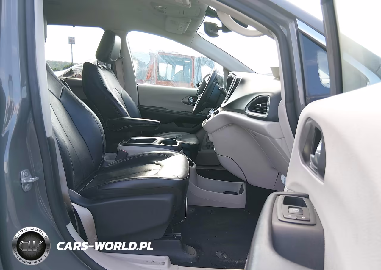 2022 Chrysler Pacifica Touring L VIN:2C4RC1BGXNR136793 - 4