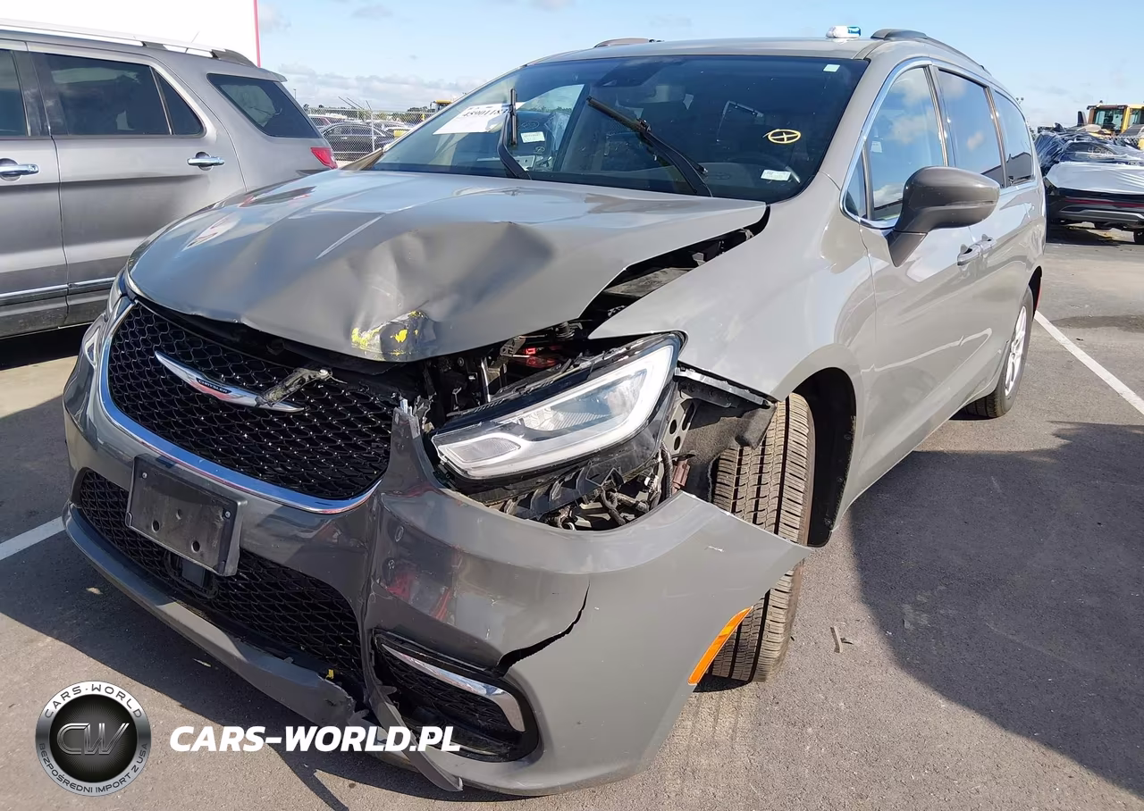 2022 Chrysler Pacifica Touring L VIN:2C4RC1BGXNR136793 - 5