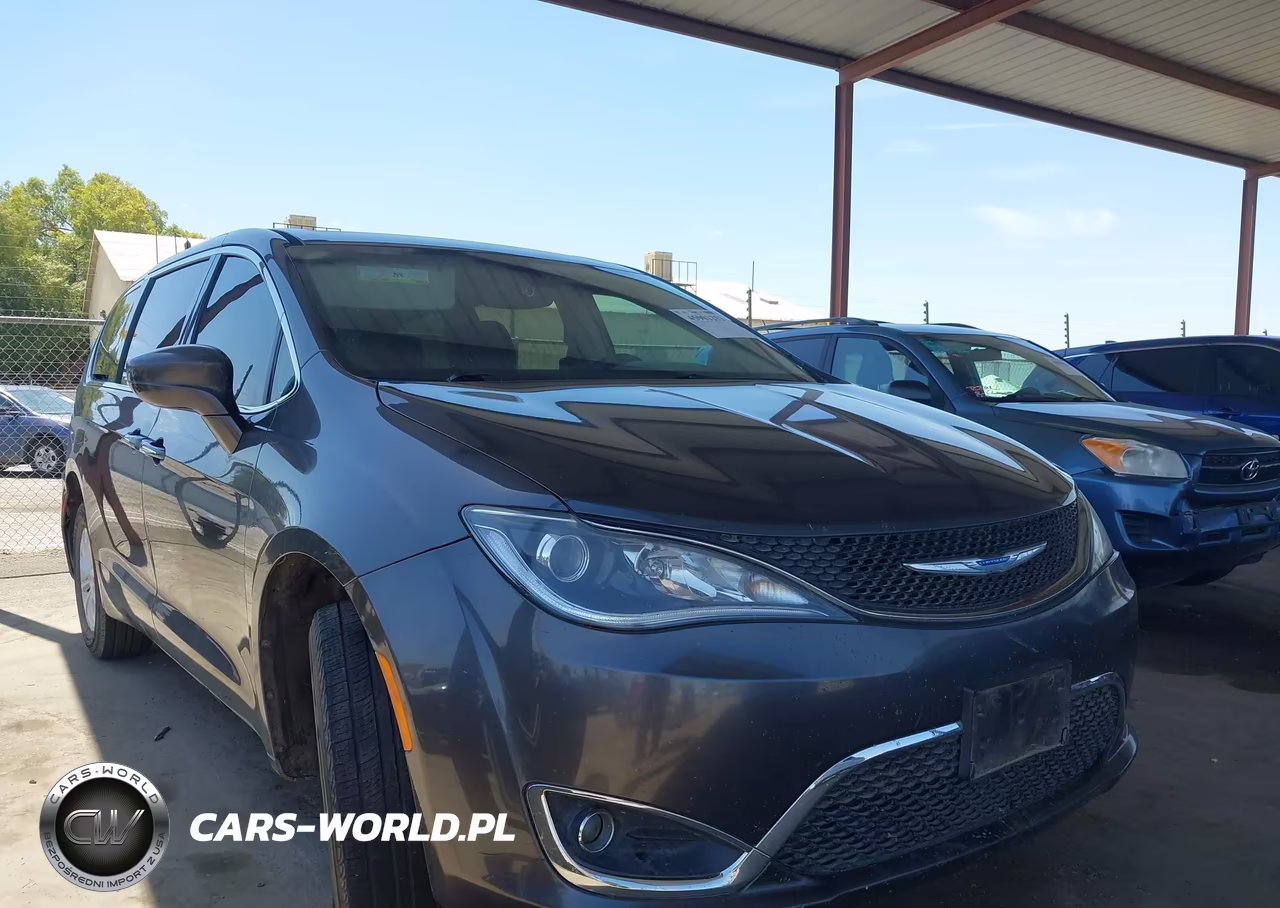 2018 Chrysler Pacifica Touring Plus VIN:2C4RC1FG5JR278599 - 1