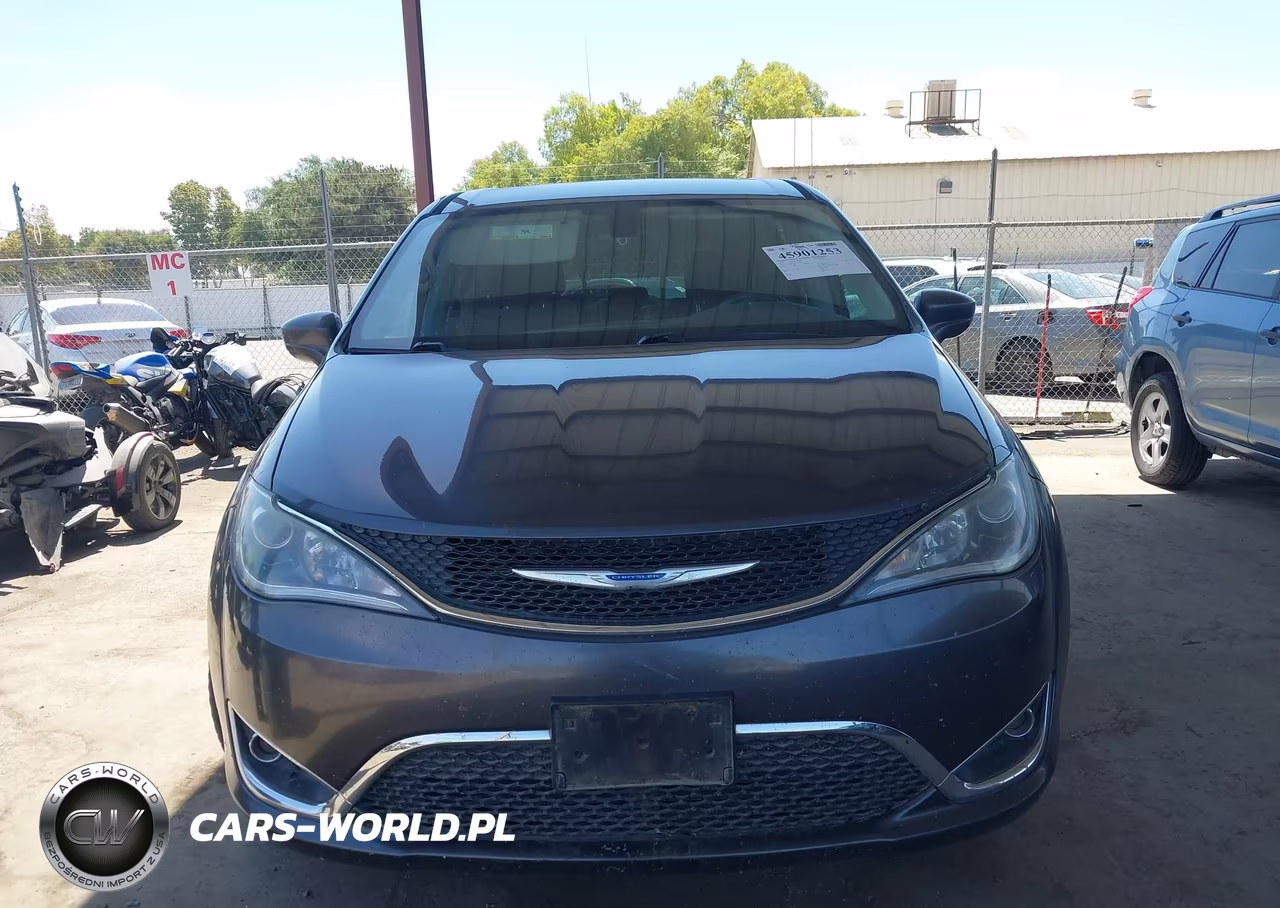 2018 Chrysler Pacifica Touring Plus VIN:2C4RC1FG5JR278599 - 12
