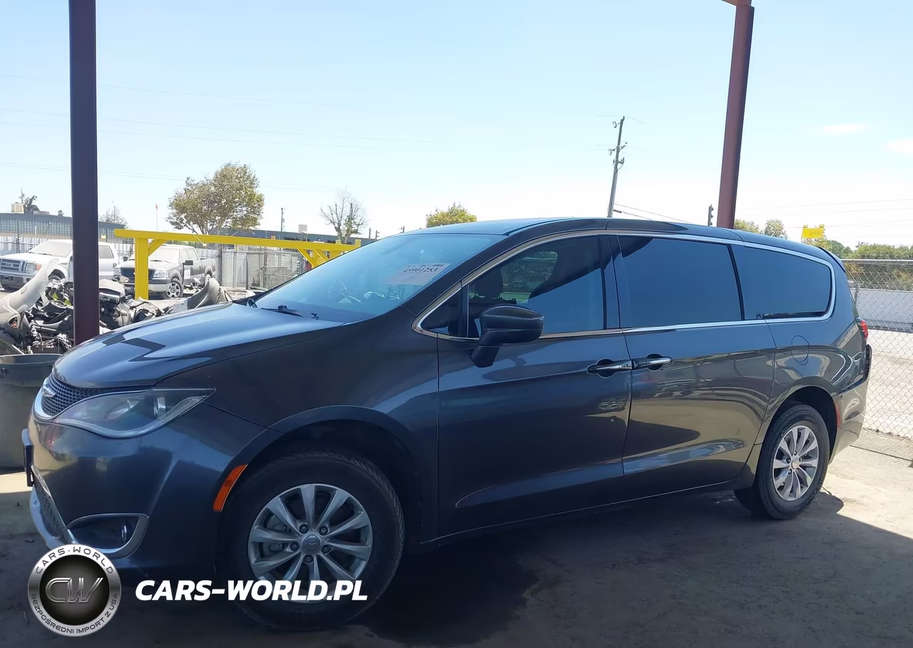 2018 Chrysler Pacifica Touring Plus VIN:2C4RC1FG5JR278599 - 14