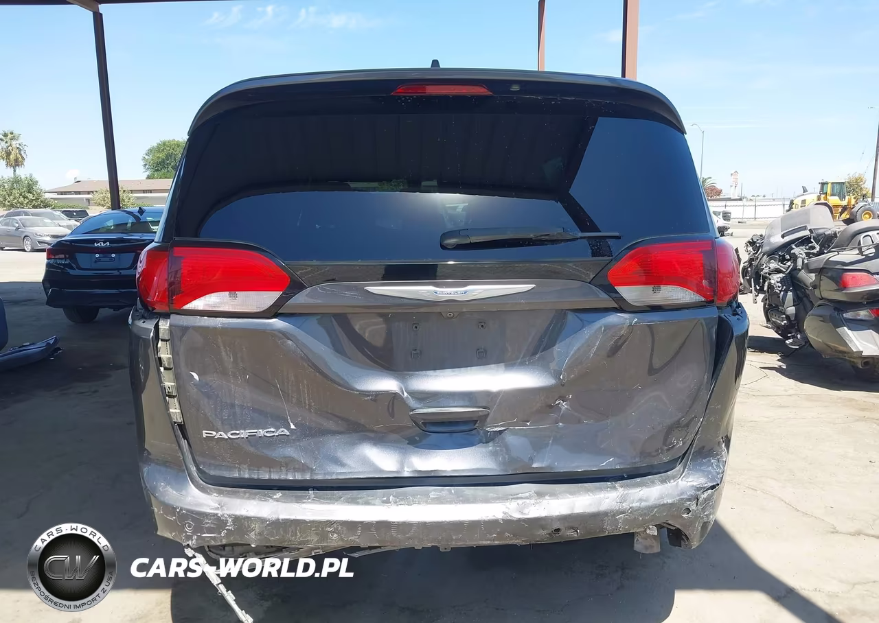 2018 Chrysler Pacifica Touring Plus VIN:2C4RC1FG5JR278599 - 6