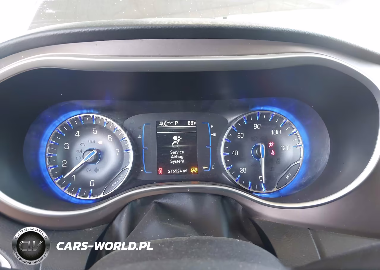 2018 Chrysler Pacifica Touring Plus VIN:2C4RC1FG5JR278599 - 7