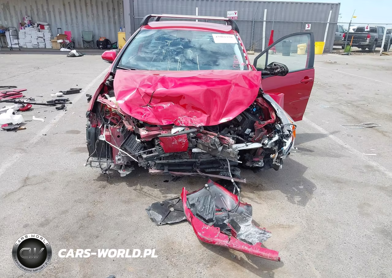 2020 Toyota Prius Xle VIN:JTDKARFUXL3117592 - 6
