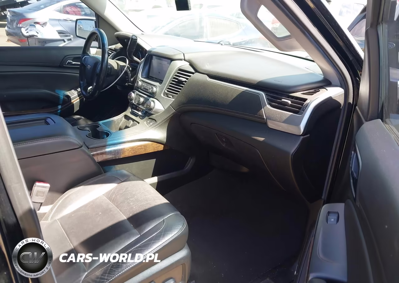 2019 Chevrolet Suburban Lt VIN:1GNSCHKC2KR162658 - 5