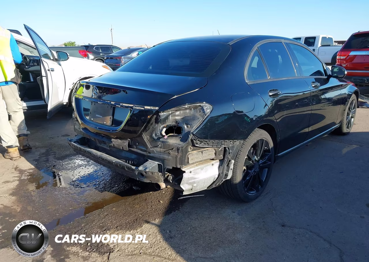 2015 Mercedes-Benz C 300 4Matic VIN:55SWF4KB9FU012025 - 4
