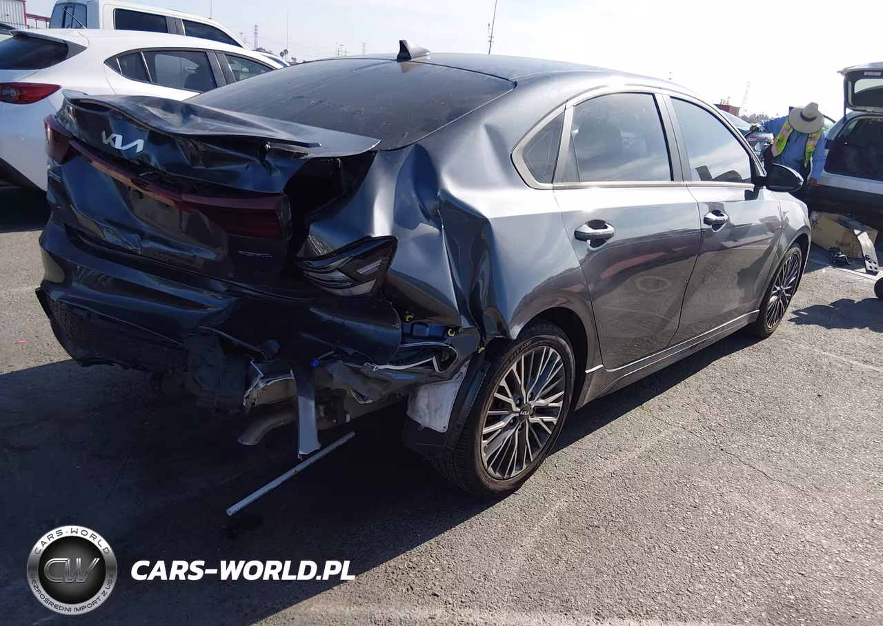 2024 Kia Forte Gt-Line VIN:3KPF54AD0RE755450 - 4