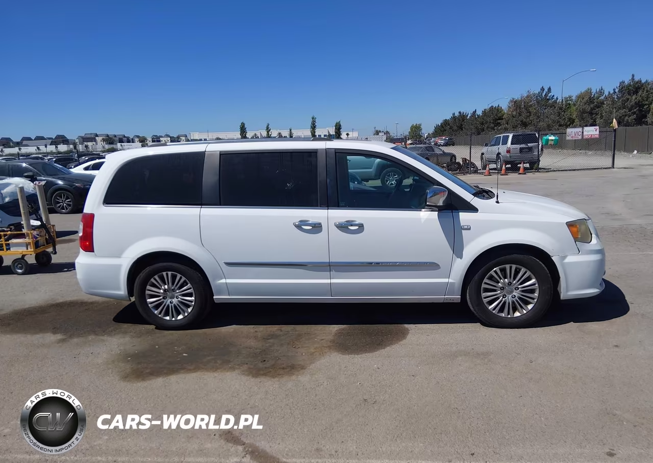 2014 Chrysler Town & Country Touring-L 30Th Anniversary VIN:2C4RC1CG9ER249603 - 13