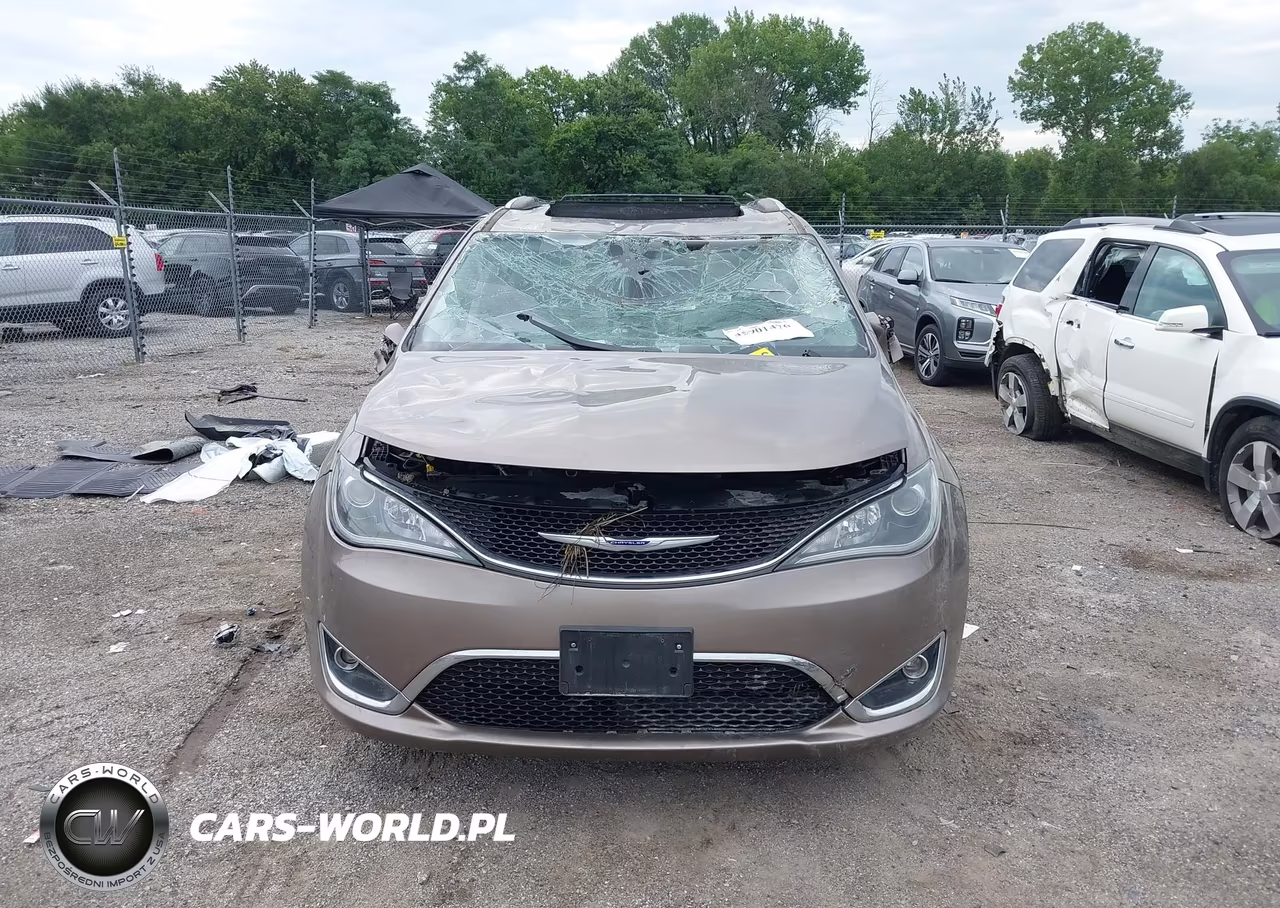 2017 Chrysler Pacifica Limited VIN:2C4RC1GG4HR752034 - 12