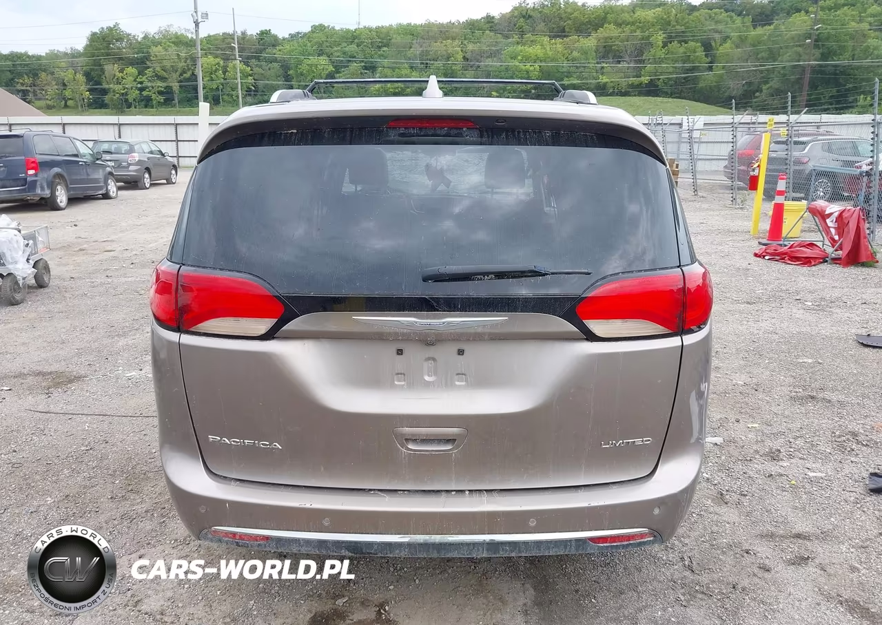2017 Chrysler Pacifica Limited VIN:2C4RC1GG4HR752034 - 16