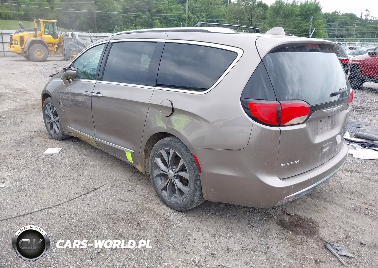 2017 Chrysler Pacifica Limited VIN:2C4RC1GG4HR752034 - 3