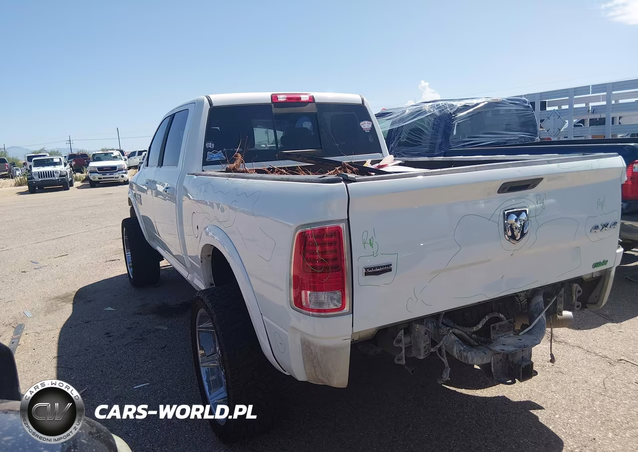 2017 Ram 2500 Laramie 4X4 6'4 Box VIN:3C6UR5FLXHG559494 - 3