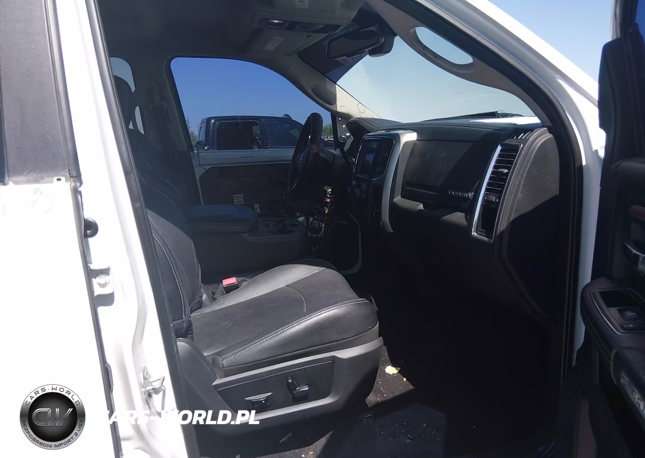 2017 Ram 2500 Laramie 4X4 6'4 Box VIN:3C6UR5FLXHG559494 - 5