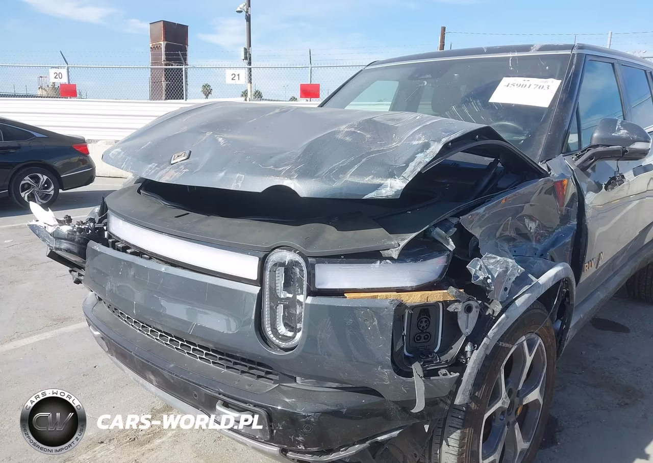 2023 Rivian R1S Adventure VIN:7PDSGABA8PN009096 - 16