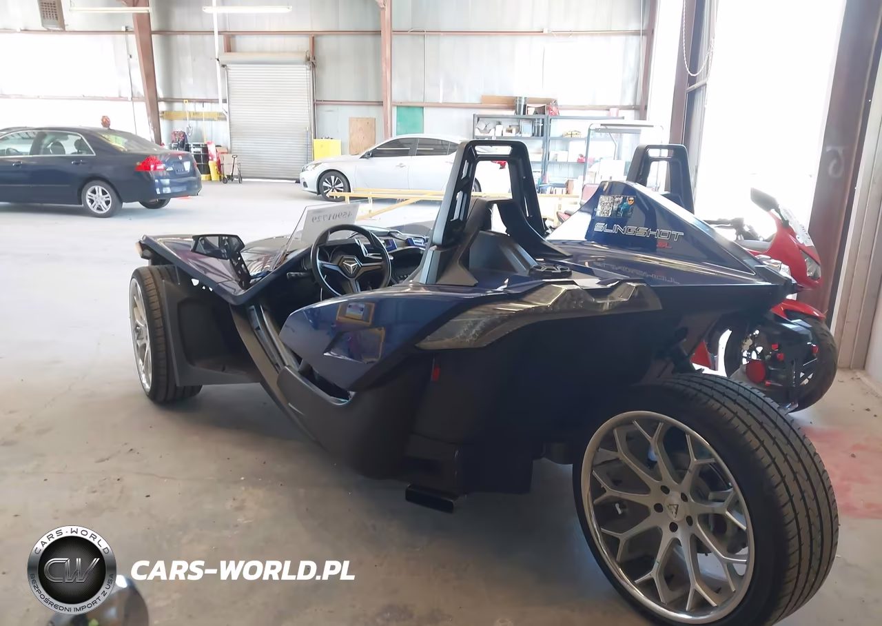 2018 Polaris Slingshot VIN:57XAAPFA3J8128253 - 3