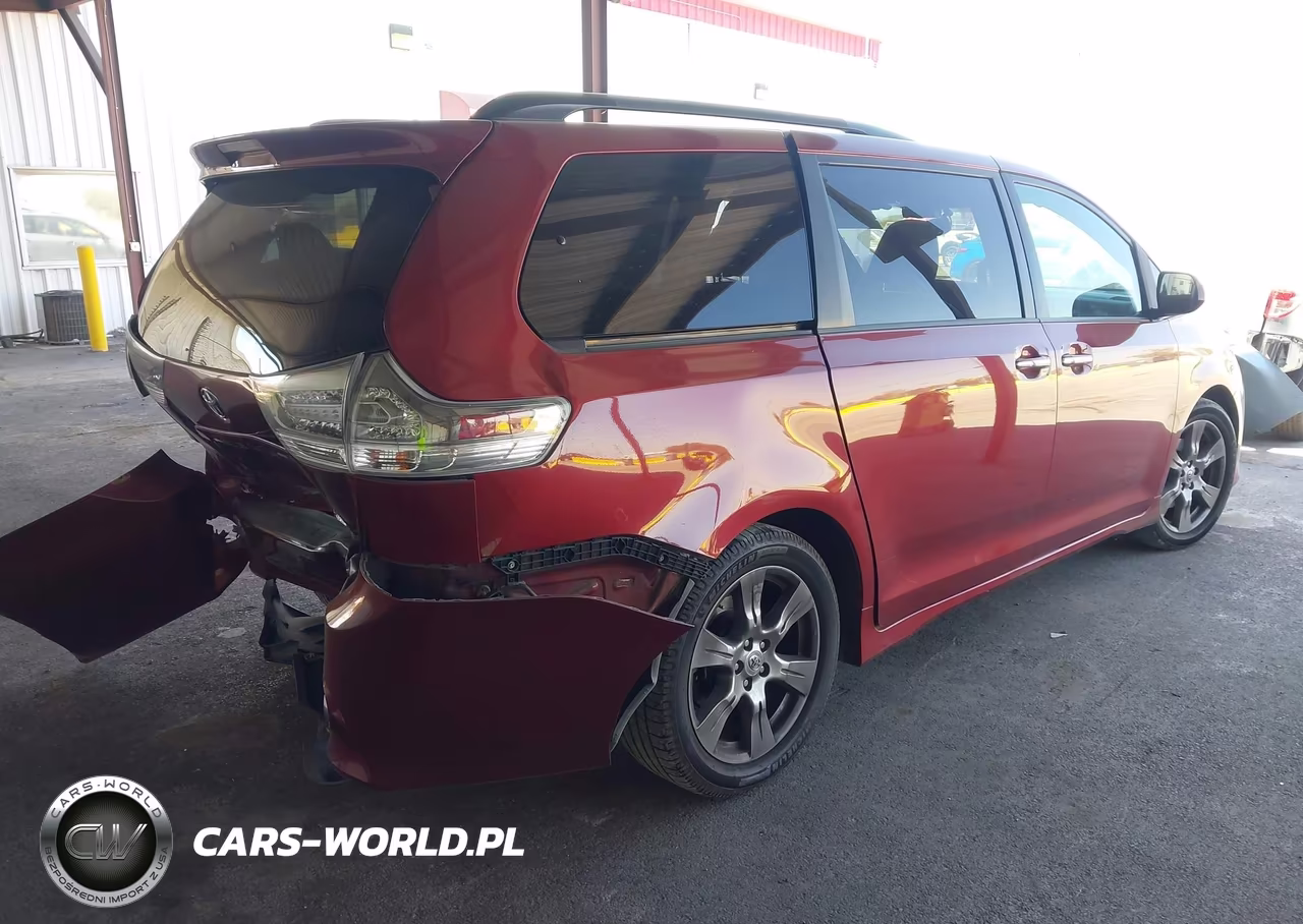 2017 Toyota Sienna Se 8 Passenger VIN:5TDXZ3DC9HS876701 - 4