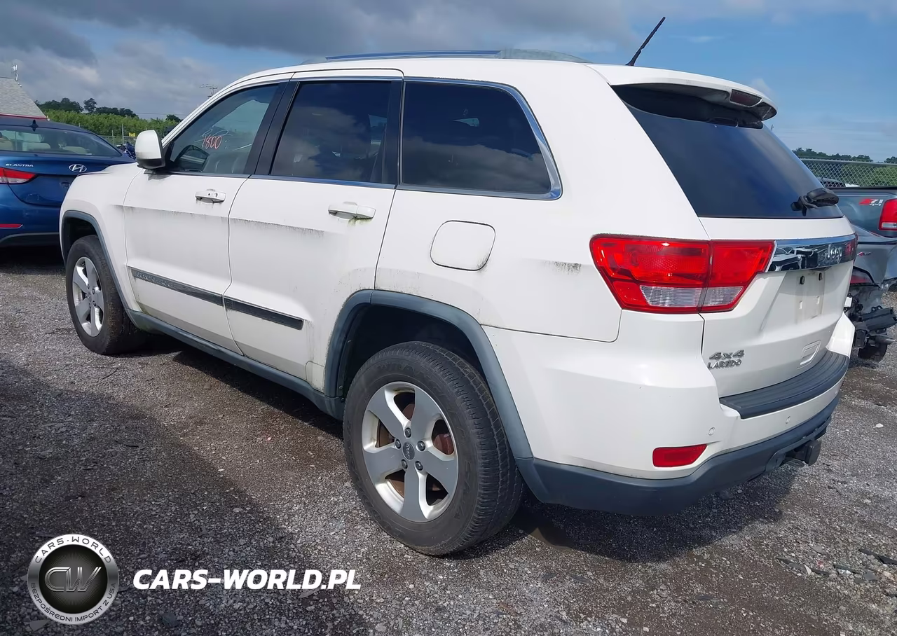 2012 Jeep Grand Cherokee Laredo VIN:1C4RJFAGXCC132737 - 3