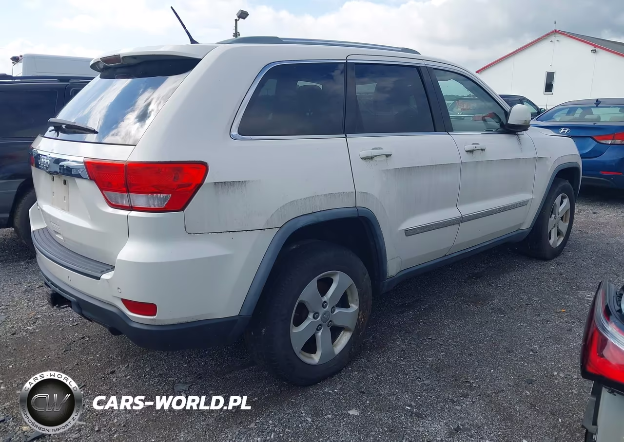 2012 Jeep Grand Cherokee Laredo VIN:1C4RJFAGXCC132737 - 4