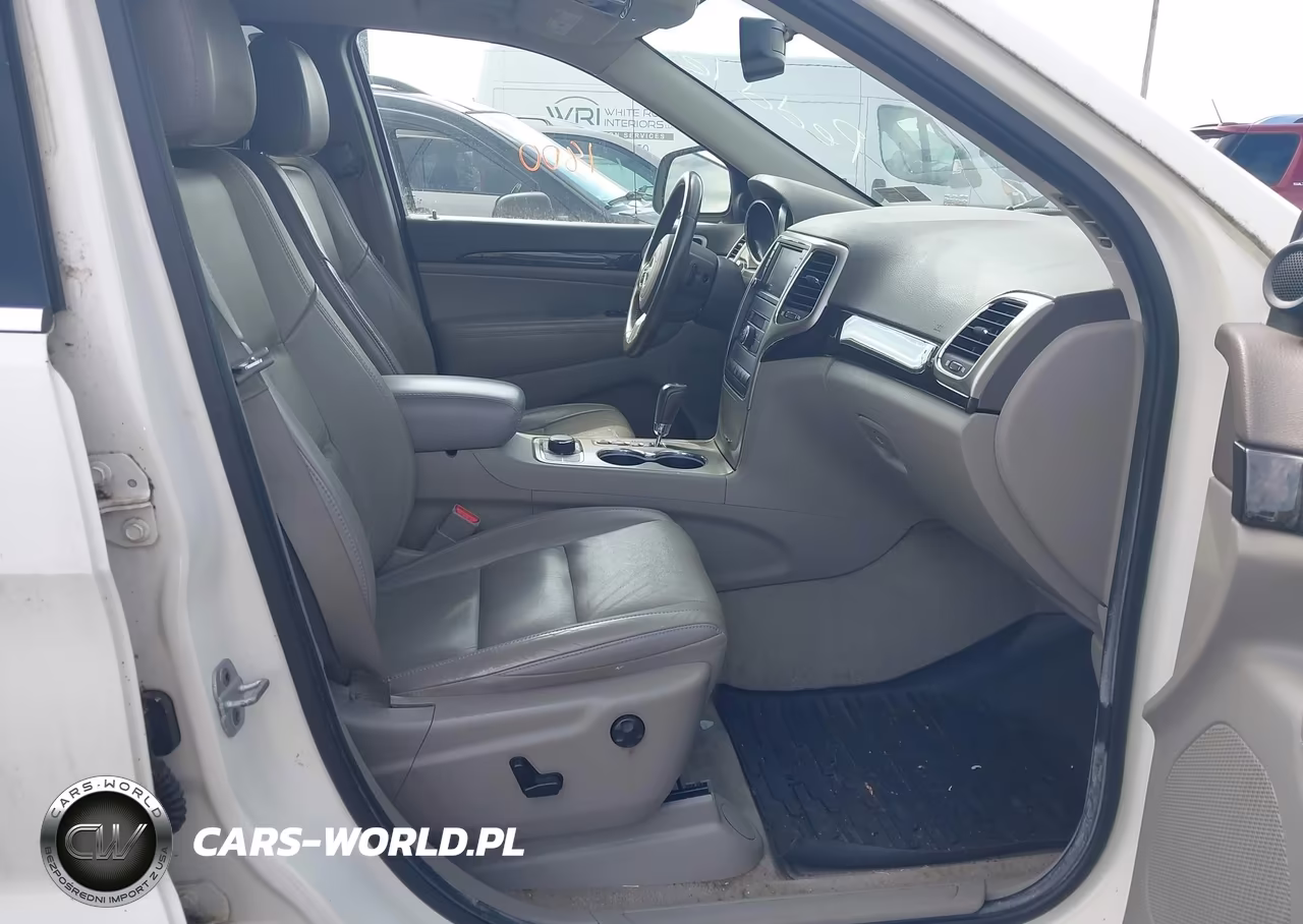 2012 Jeep Grand Cherokee Laredo VIN:1C4RJFAGXCC132737 - 5