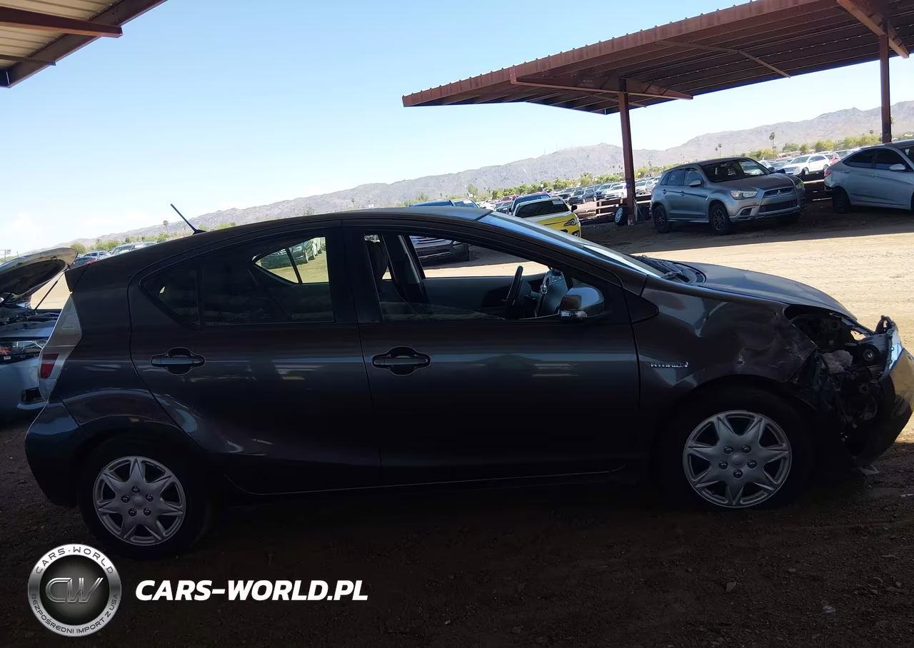 2013 Toyota Prius C Two VIN:JTDKDTB35D1556049 - 13