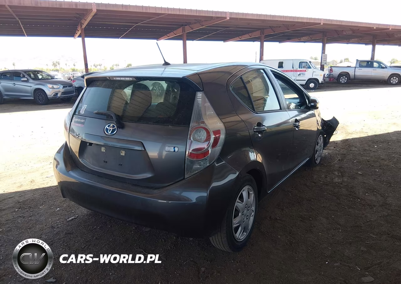 2013 Toyota Prius C Two VIN:JTDKDTB35D1556049 - 4