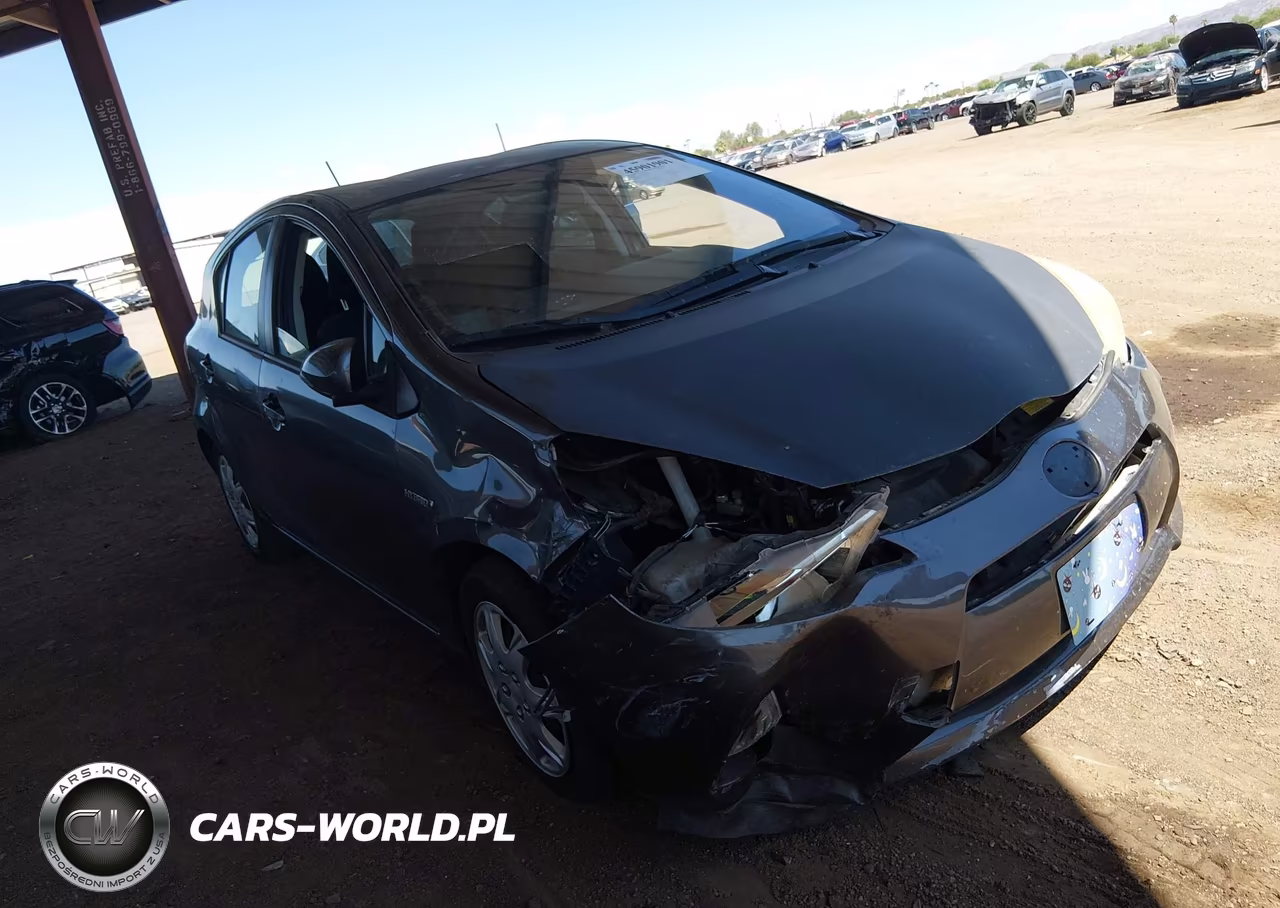 2013 Toyota Prius C Two VIN:JTDKDTB35D1556049 - 6