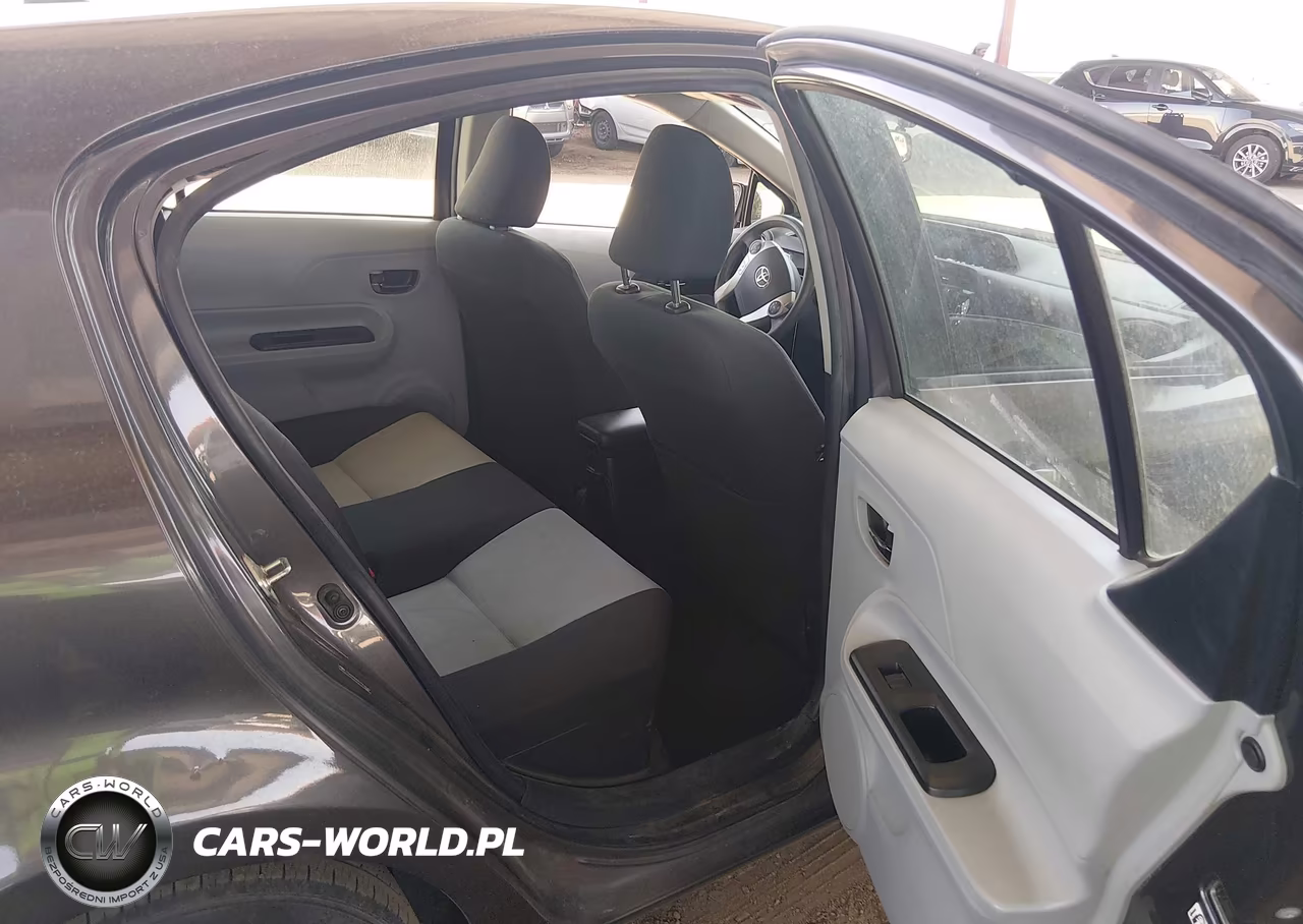 2013 Toyota Prius C Two VIN:JTDKDTB35D1556049 - 8
