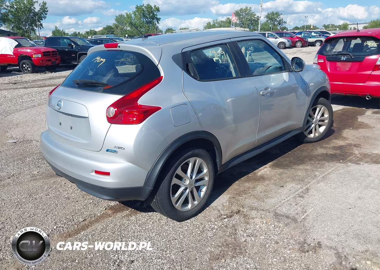 2014 Nissan Juke S VIN:JN8AF5MV2ET364811 - 4