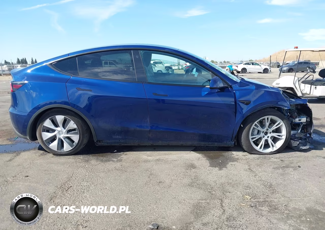 2022 Tesla Model Y Long Range Dual Motor All-Wheel Drive VIN:7SAYGAEE7NF337012 - 11