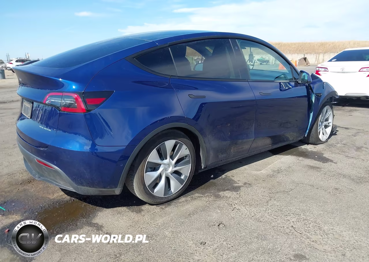 2022 Tesla Model Y Long Range Dual Motor All-Wheel Drive VIN:7SAYGAEE7NF337012 - 4