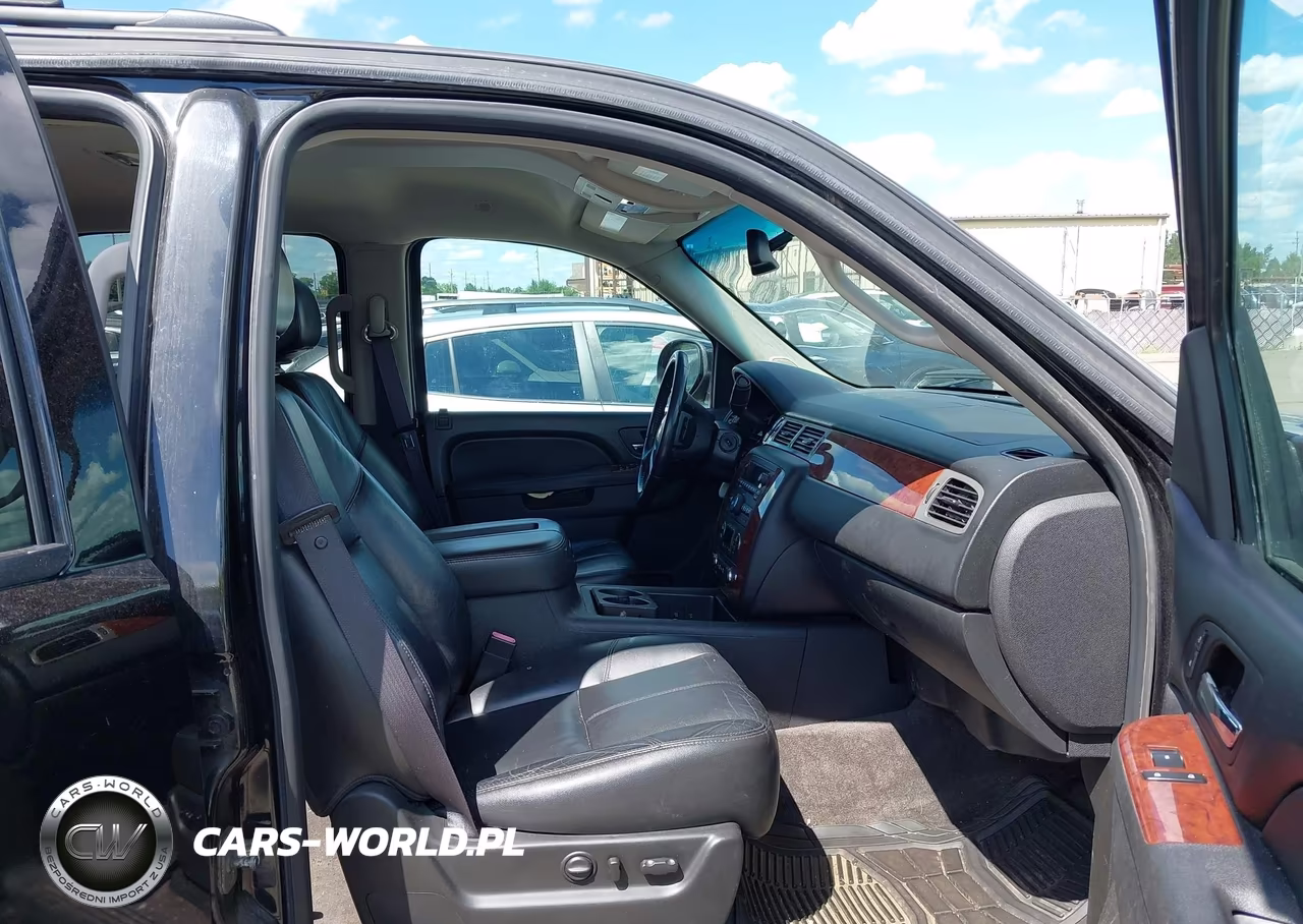 2012 Chevrolet Suburban Lt VIN:1GNSKJE73CR199342 - 5