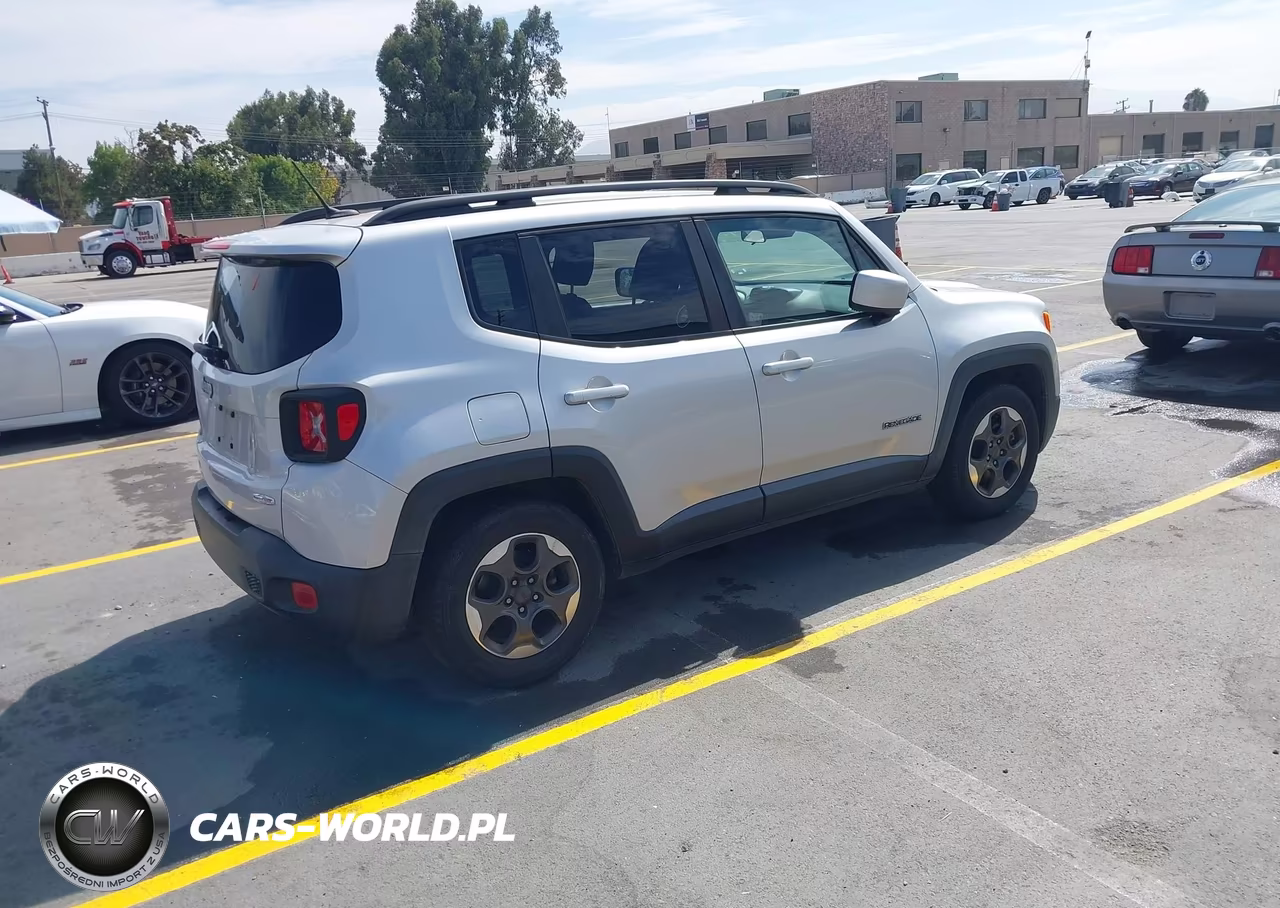 2016 Jeep Renegade Latitude VIN:ZACCJABW7GPC52737 - 4