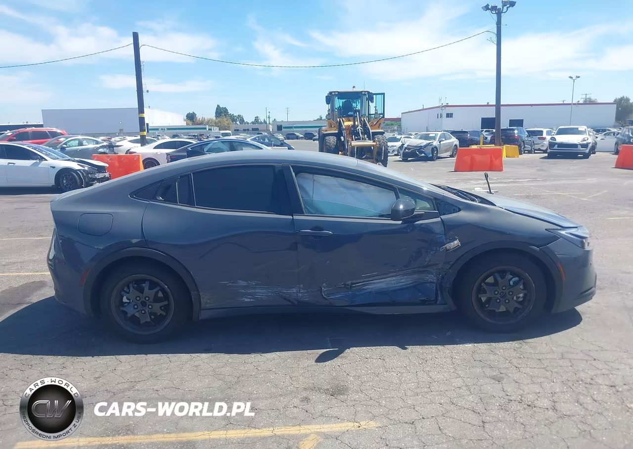 2026 Toyota Prius Plug-In Hybrid Se VIN:JTDACACU2T3067007 - 13