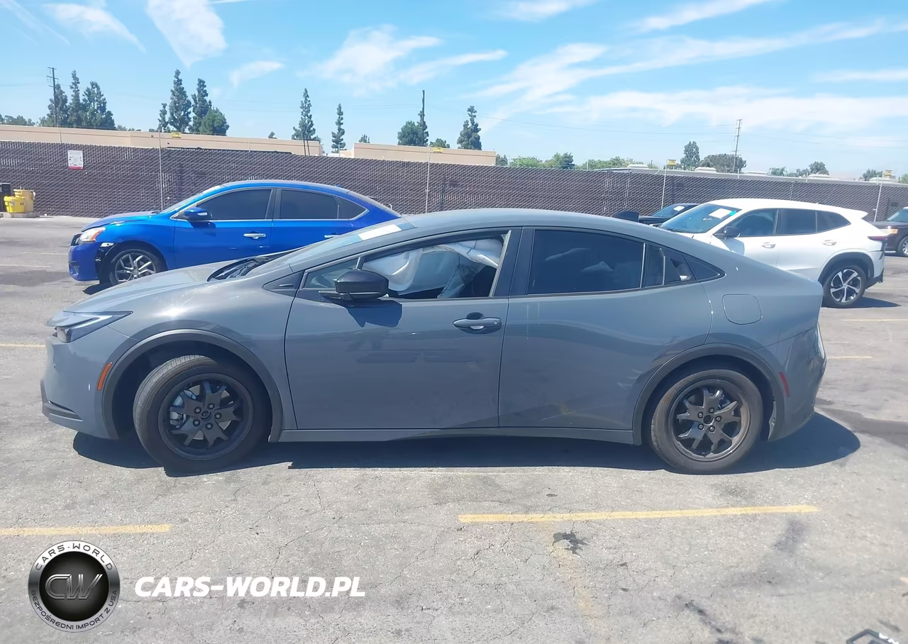 2026 Toyota Prius Plug-In Hybrid Se VIN:JTDACACU2T3067007 - 14