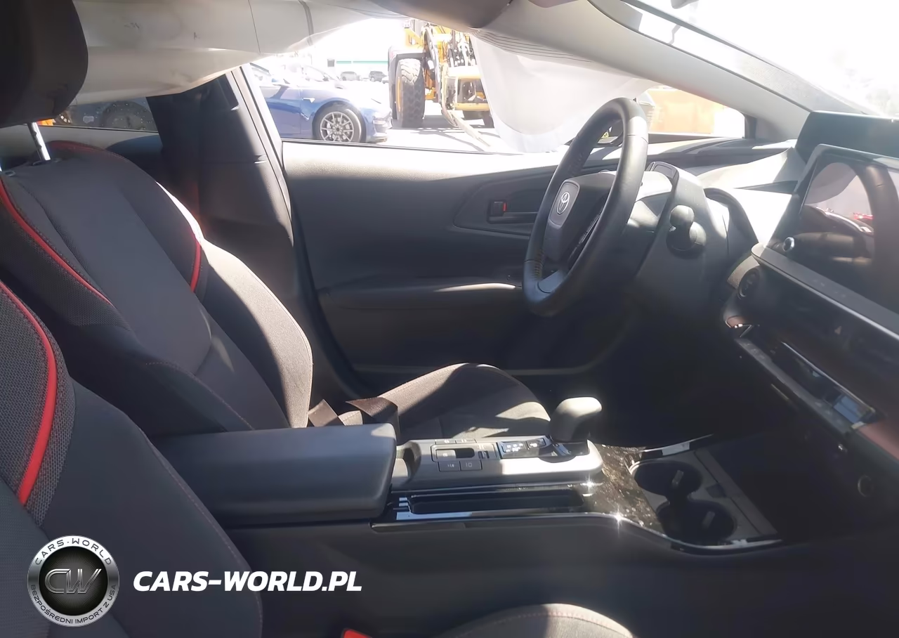 2026 Toyota Prius Plug-In Hybrid Se VIN:JTDACACU2T3067007 - 5