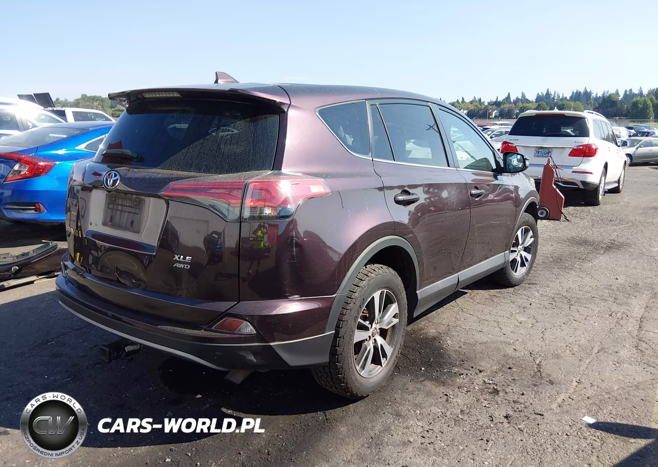 2018 Toyota Rav4 Xle VIN:2T3RFREV5JW792965 - 4
