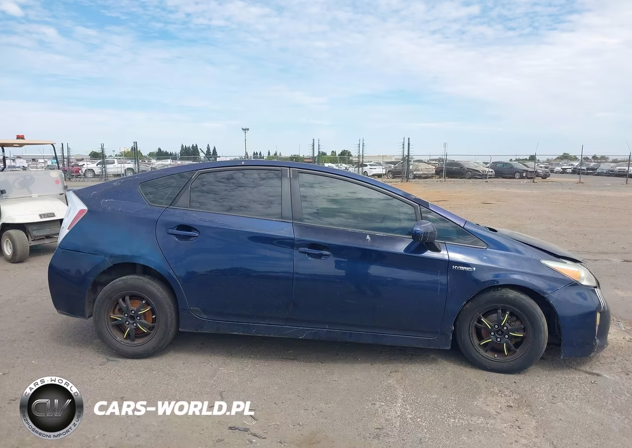 2013 Toyota Prius Two VIN:JTDKN3DUXD1633758 - 13