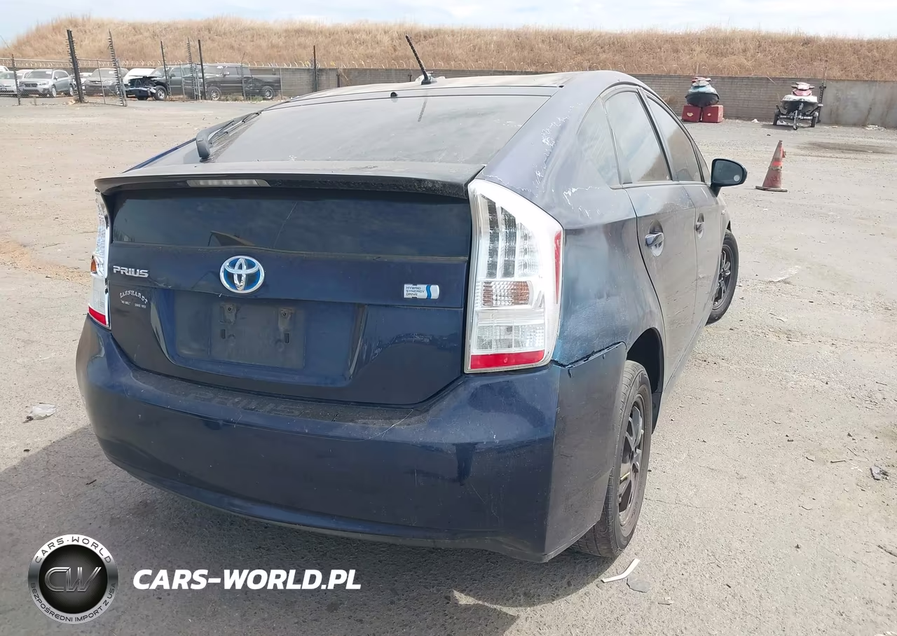 2013 Toyota Prius Two VIN:JTDKN3DUXD1633758 - 4