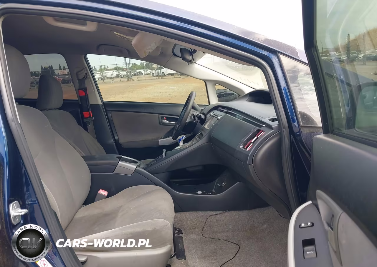 2013 Toyota Prius Two VIN:JTDKN3DUXD1633758 - 5