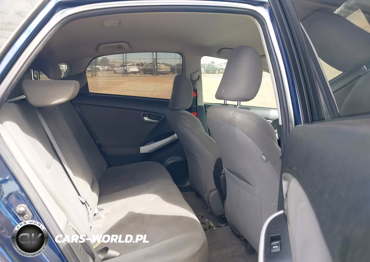 2013 Toyota Prius Two VIN:JTDKN3DUXD1633758 - 8