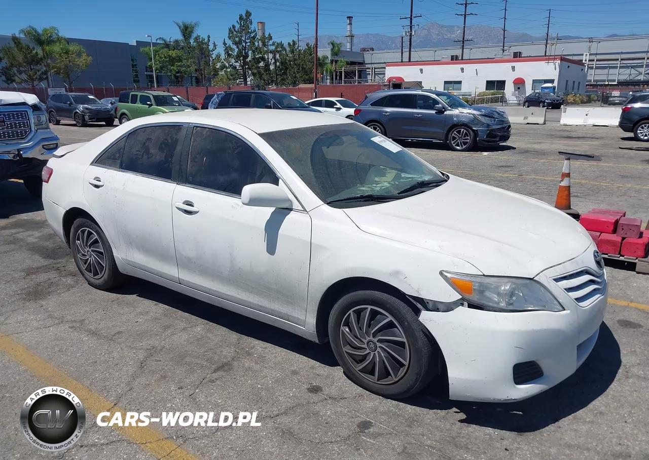 2011 Toyota Camry Le – zdjęcie 1 z 14