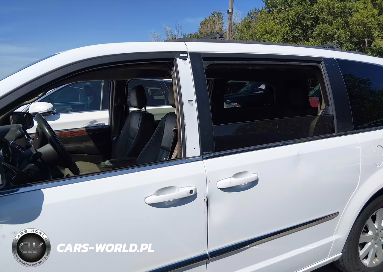 2014 Chrysler Town & Country Touring VIN:2C4RC1BGXER270011 - 14