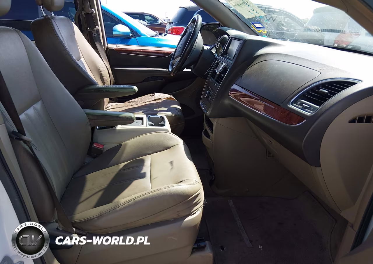 2014 Chrysler Town & Country Touring VIN:2C4RC1BGXER270011 - 5