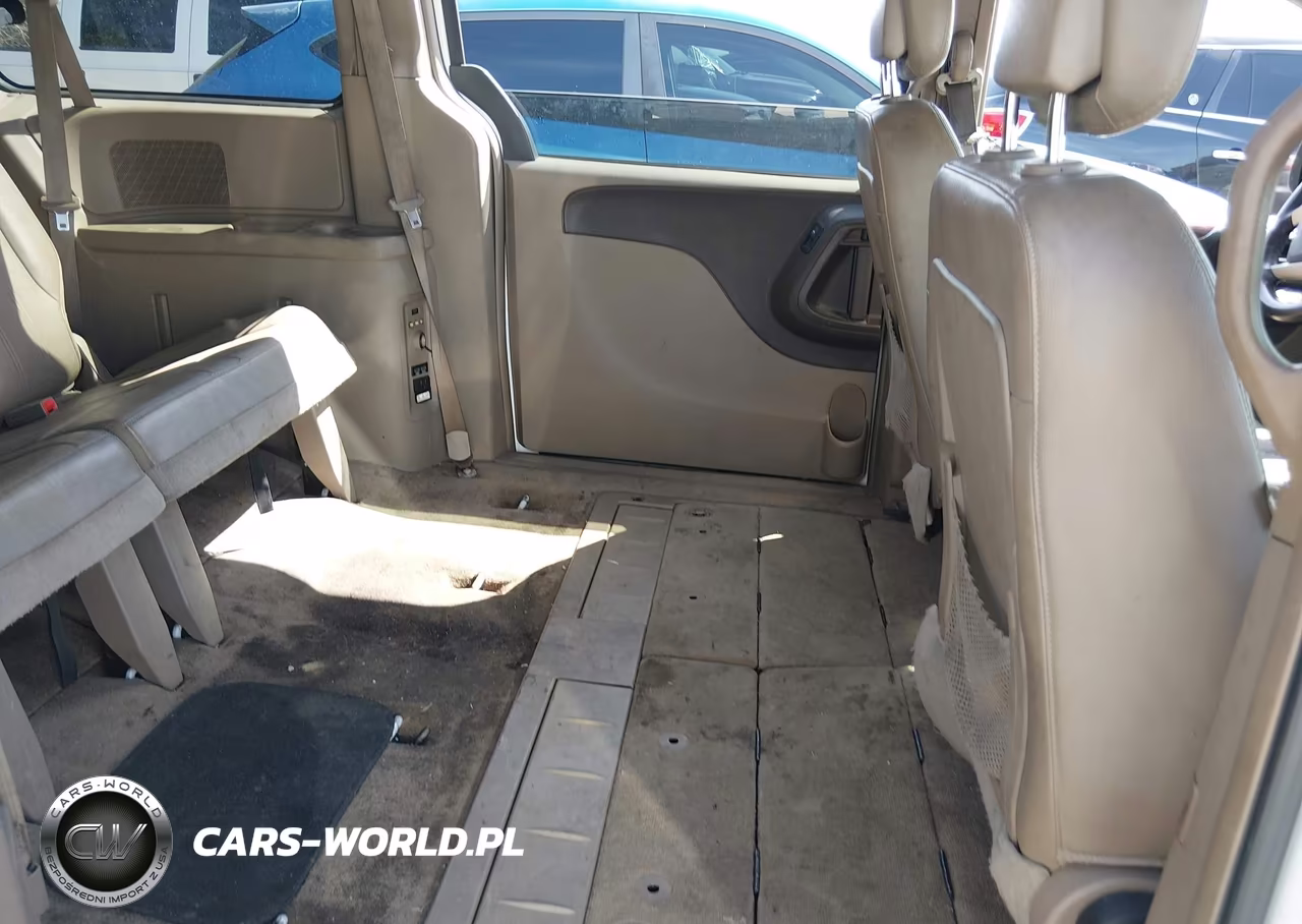 2014 Chrysler Town & Country Touring VIN:2C4RC1BGXER270011 - 8