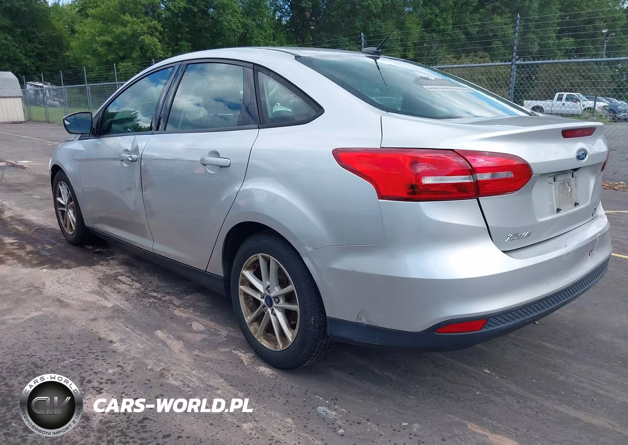 2018 Ford Focus Se VIN:1FADP3FE7JL307043 - 3