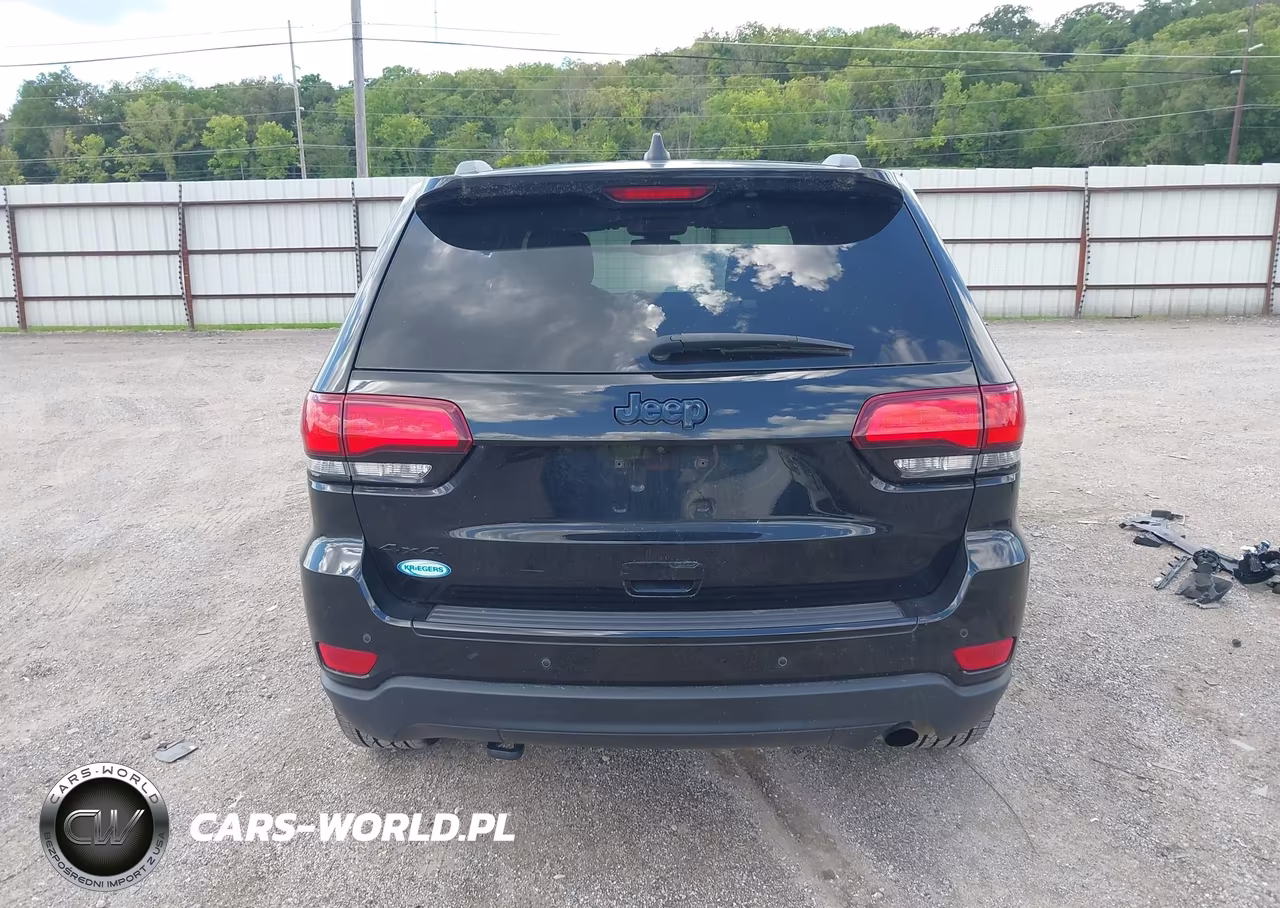2018 Jeep Grand Cherokee Upland 4X4 VIN:1C4RJFAG7JC383583 - 17