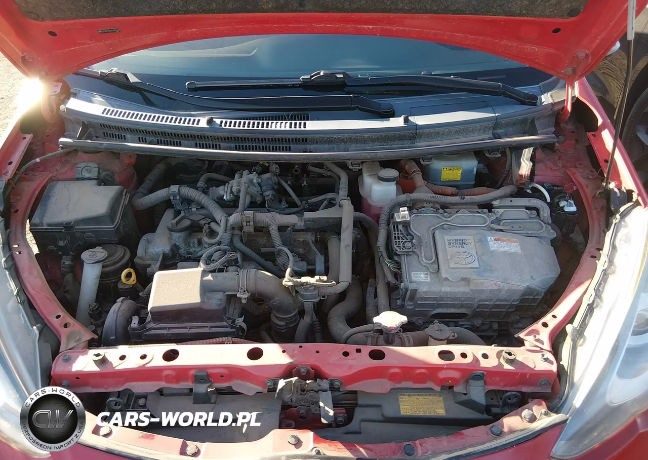 2015 Toyota Prius C Three VIN:JTDKDTB37F1092846 - 10