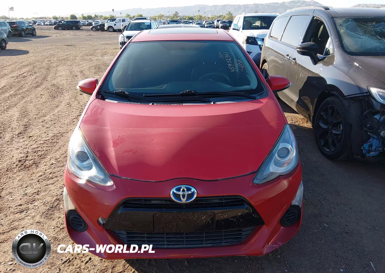 2015 Toyota Prius C Three VIN:JTDKDTB37F1092846 - 11