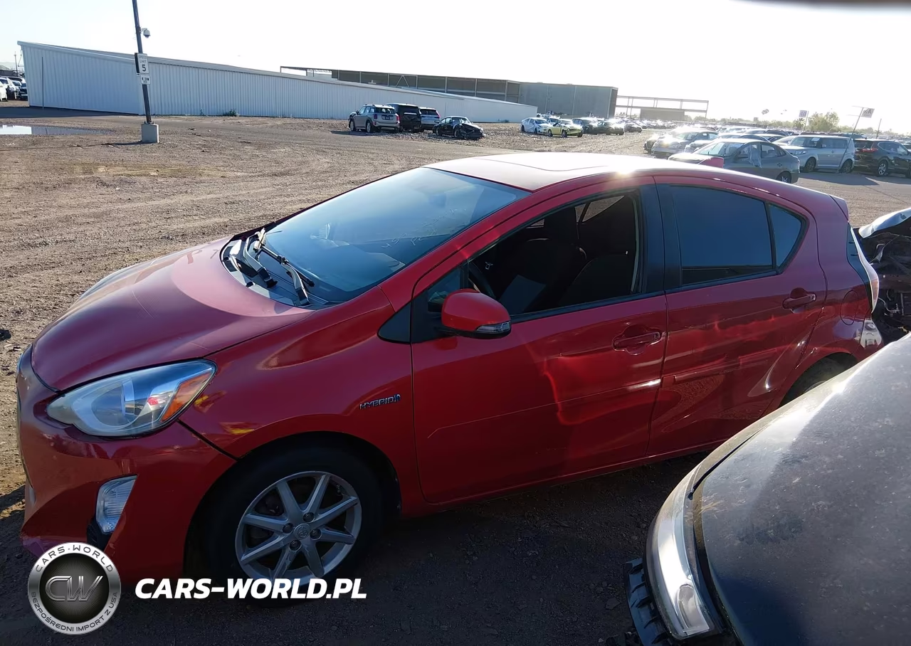 2015 Toyota Prius C Three VIN:JTDKDTB37F1092846 - 13