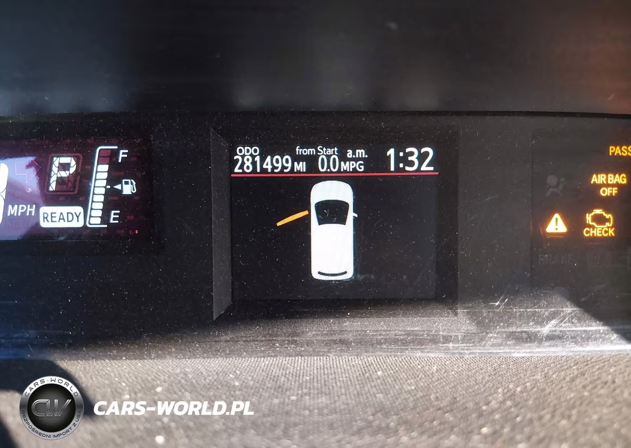 2015 Toyota Prius C Three VIN:JTDKDTB37F1092846 - 14